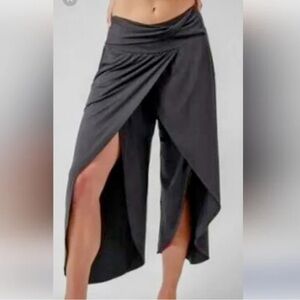 NWT Athleta Release Pants